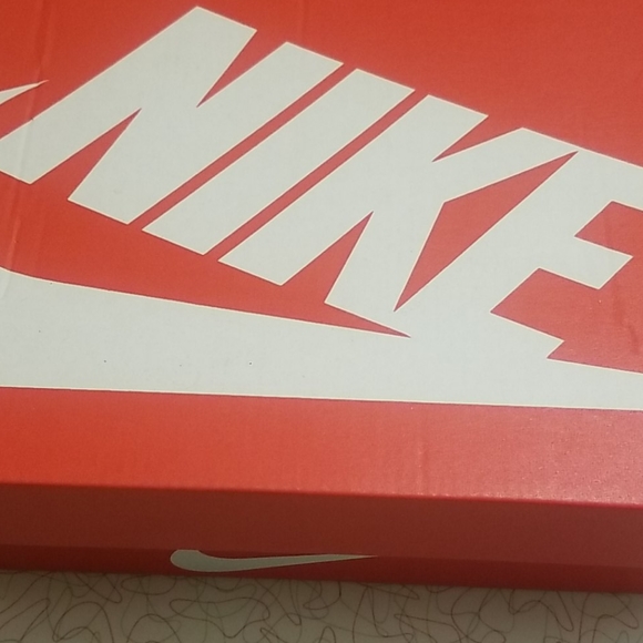 Tennis shoes - Picture 4 of 4